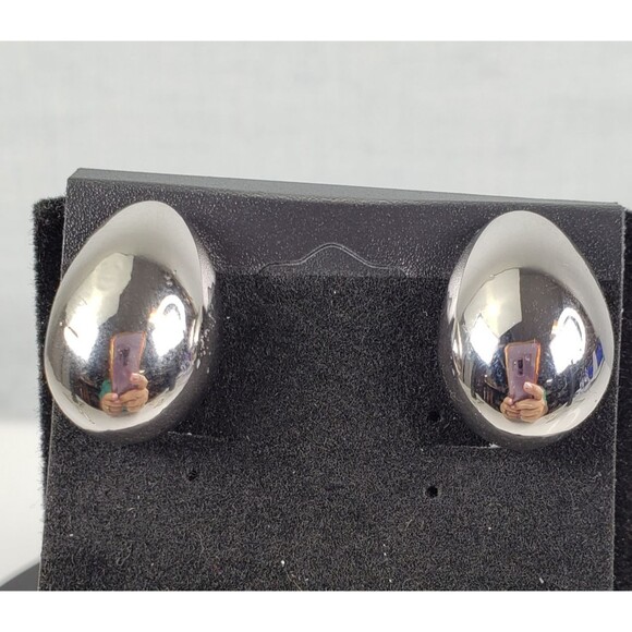 Vintage Signed Monet Egg Shape Silver Tone Clip On Earrings - Picture 1 of 10